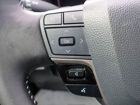 Used 2025 Toyota Camry SE w/ Convenience Package image 13