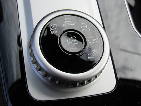 New 2025 Mitsubishi Outlander SE image 22