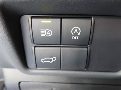 Used 2025 Toyota Highlander LE FWD image 15