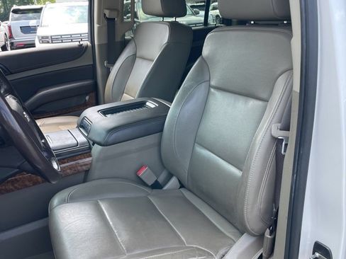 Used 2018 Chevrolet Suburban Premier AWD/4WD image 7