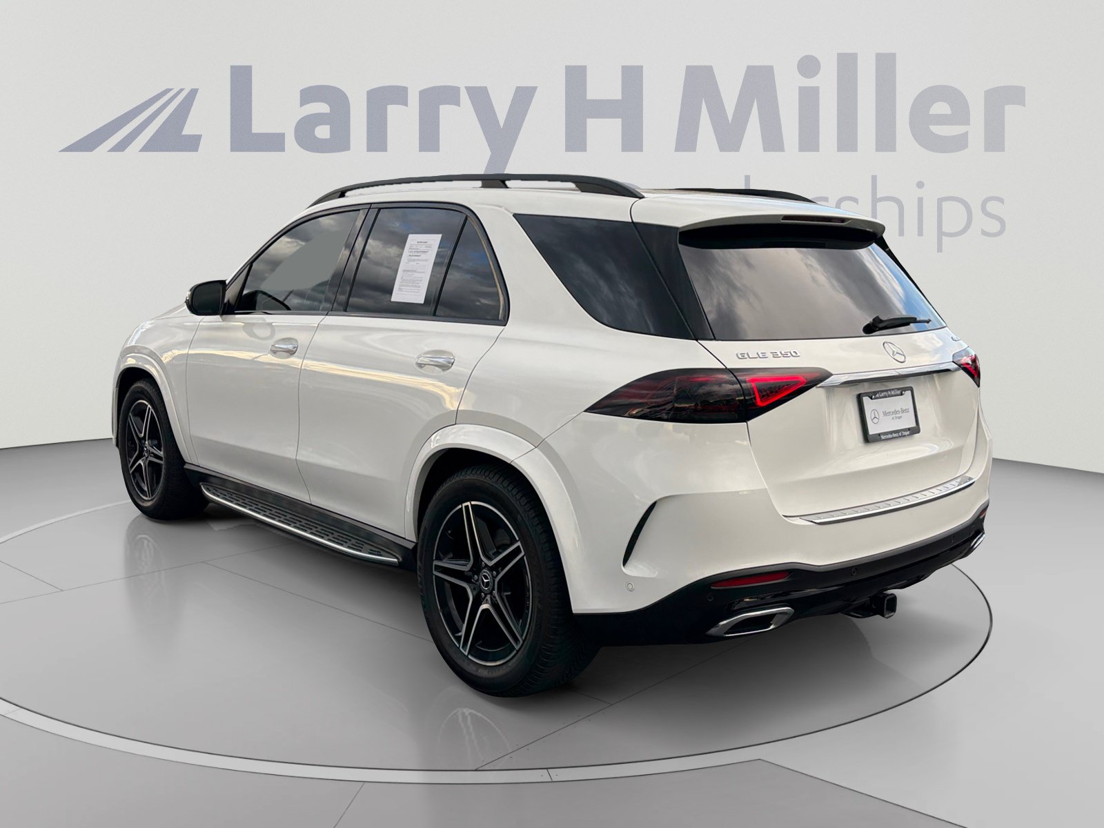 Used 2022 Mercedes-Benz GLE 350 4MATIC image 3