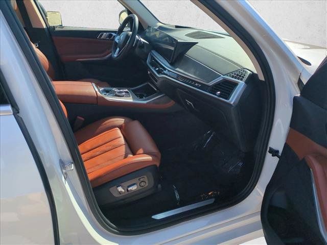 Used 2024 BMW X7 xDrive40i w/ Parking Assistance Package AWD/4WD image 24