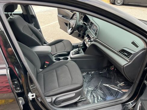 Used 2019 Hyundai Elantra SE w/ Cargo Package FWD image 10