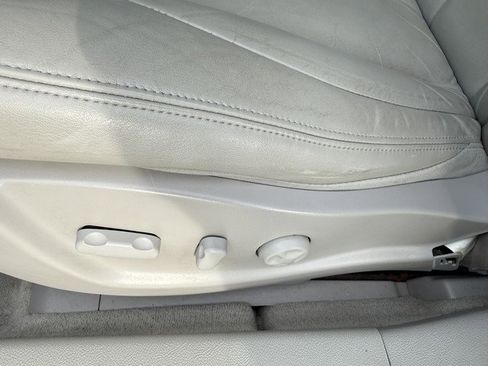 Used 2009 Cadillac DTS w/ Trunk Convenience Package image 17