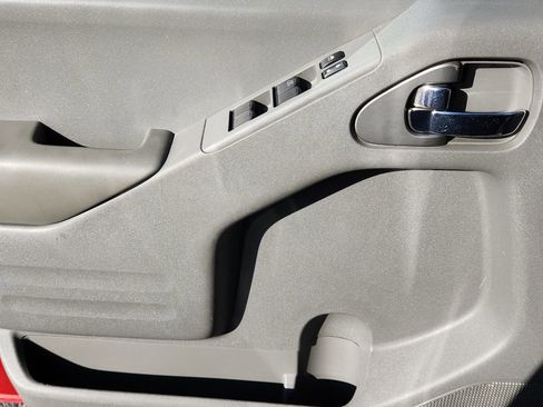 Used 2018 Nissan Frontier SV image 7