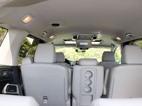 Used 2018 Honda Odyssey Touring image 12