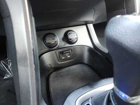 Used 2015 Hyundai Santa Fe Sport FWD image 2