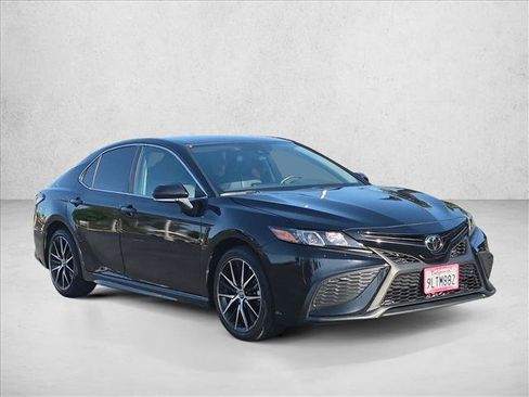 Certified 2024 Toyota Camry SE FWD image 3