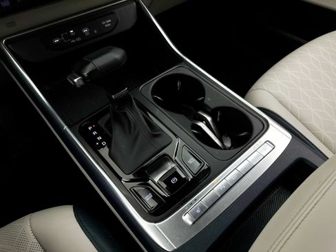 Certified 2025 Kia Carnival EX FWD image 28
