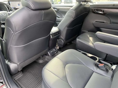 New 2026 Toyota Highlander Limited AWD/4WD image 11