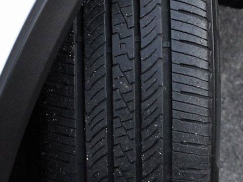 Used 2018 Nissan Rogue SV image 15