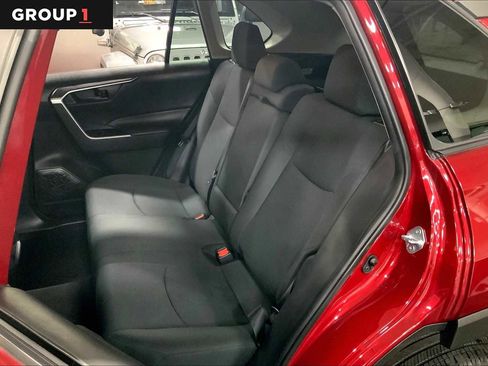 Used 2021 Toyota RAV4 LE image 21