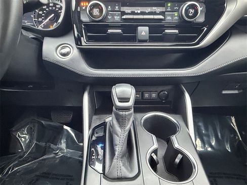 Used 2020 Toyota Highlander XLE image 15