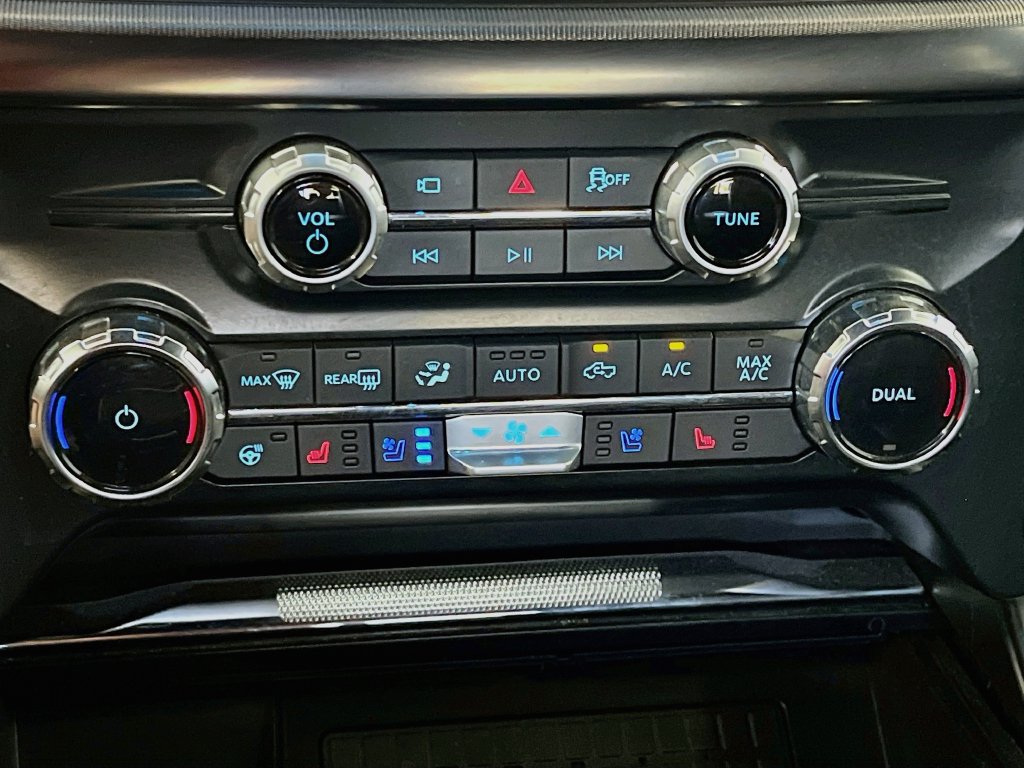 Used 2025 Ford F150 Lariat w/ Equipment Group 501A Mid AWD/4WD image 16