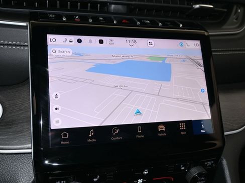 Used 2025 Jeep Grand Cherokee L Limited RWD image 19
