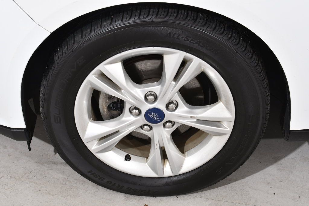Used 2013 Ford Focus SE w/ SE Winter Pkg FWD image 24