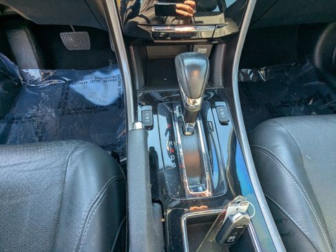 Used 2017 Honda Accord EX-L image 23