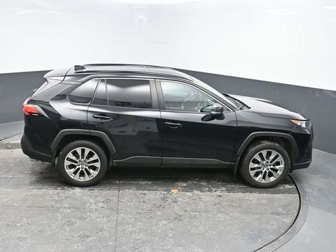 Used 2021 Toyota RAV4 XLE Premium image 26