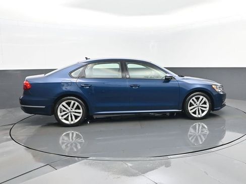 Used 2019 Volkswagen Passat 2.0T Wolfsburg image 4
