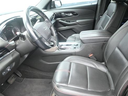 Used 2023 Chevrolet Traverse RS FWD image 12