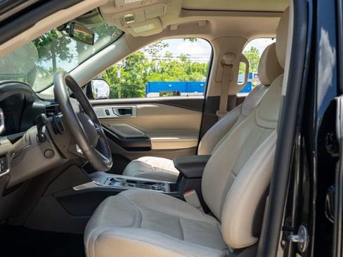 Used 2020 Ford Explorer Platinum w/ Premium Technology Package AWD/4WD image 19