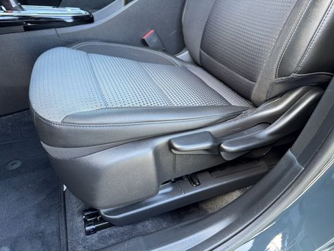 Used 2025 Chevrolet Trax LT FWD image 15