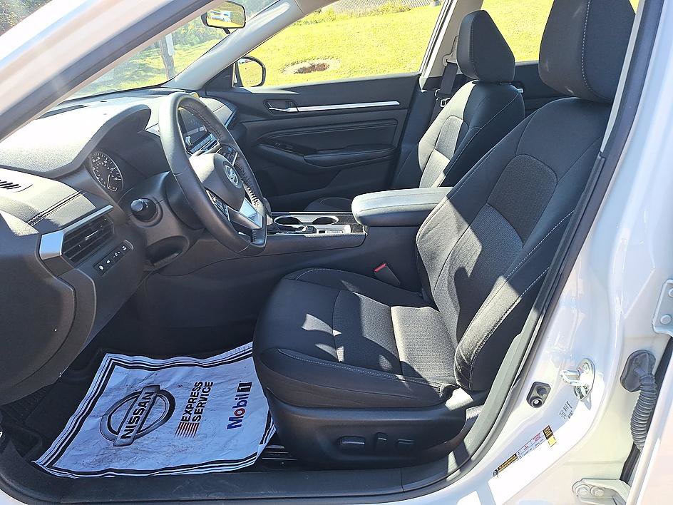 Used 2022 Nissan Altima 2.5 SV w/ SV Premium Package FWD image 11