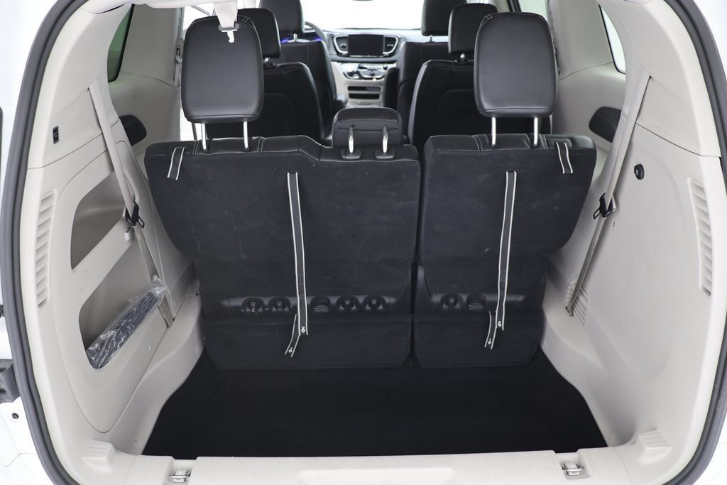 Used 2024 Chrysler Pacifica Touring-L FWD image 26
