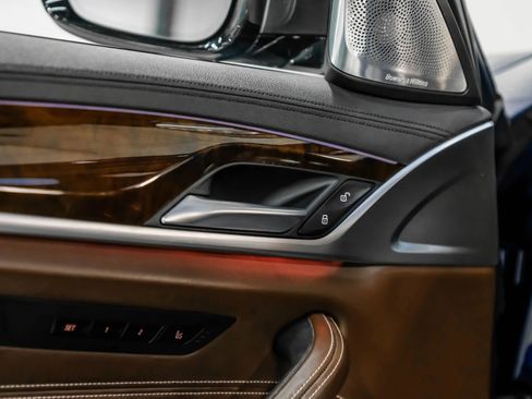 Used 2019 BMW M550i xDrive image 51