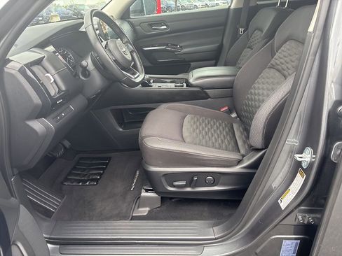 Used 2022 Nissan Pathfinder SV AWD/4WD image 11