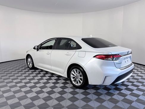 Used 2022 Toyota Corolla LE image 5
