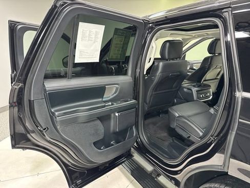 Used 2025 Ford Expedition Platinum AWD/4WD image 23