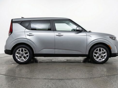 Used 2025 Kia Soul LX w/ LX Technology Package image 11