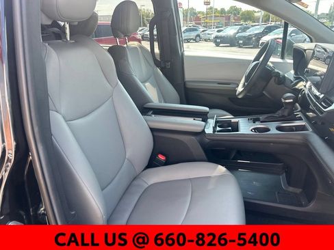 Used 2026 Toyota Sienna XLE FWD image 7