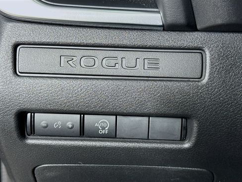Used 2023 Nissan Rogue S AWD/4WD image 10