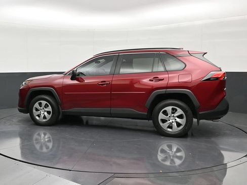 Used 2021 Toyota RAV4 LE AWD/4WD image 2