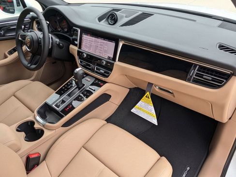 Used 2025 Porsche Macan image 26