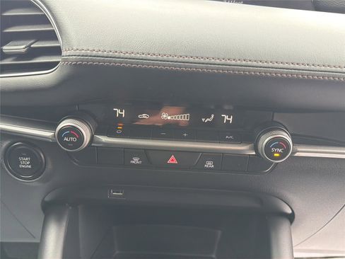 Used 2021 MAZDA MAZDA3 s image 25