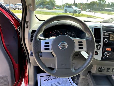 Used 2013 Nissan Frontier SV w/ SV Value Truck Pkg AWD/4WD image 14