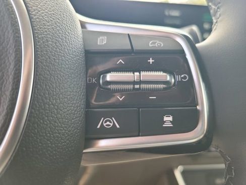 Used 2026 Kia Carnival EX FWD image 26