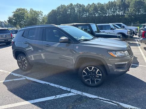 Used 2021 Jeep Compass Trailhawk w/ Sun and Sound Group AWD/4WD image 3