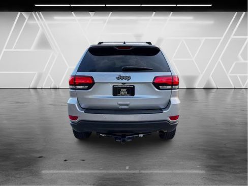 Used 2016 Jeep Grand Cherokee Laredo 75th Anniversary RWD image 10