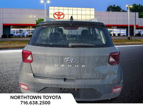 Used 2022 Hyundai Venue Limited w/ Cargo Package image 7