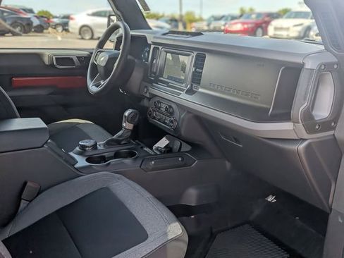 Used 2022 Ford Bronco 2-Door w/ Sasquatch Package AWD/4WD image 32