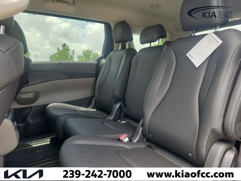 New 2026 Kia Carnival EX FWD image 14