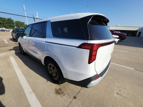 Used 2025 Kia Carnival FWD image 6