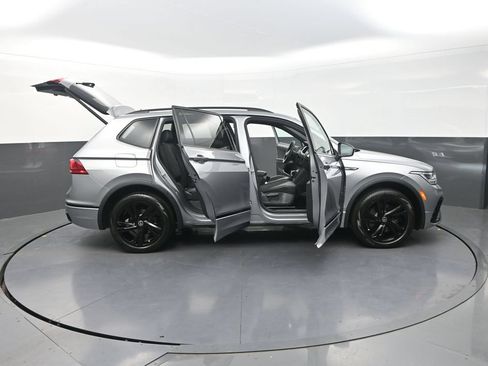 Used 2024 Volkswagen Tiguan SE R-Line FWD image 39