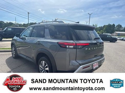 Used 2025 Nissan Pathfinder SL AWD/4WD image 5