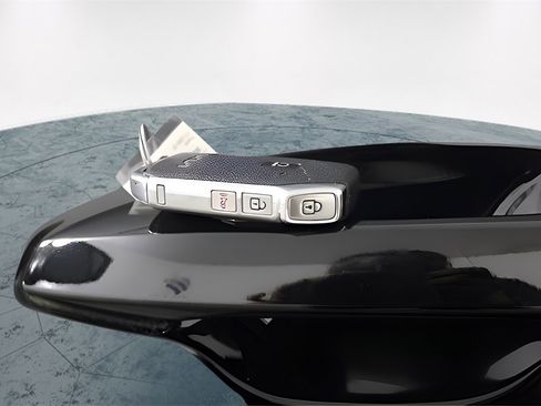 Certified 2024 Kia Sportage EX image 9