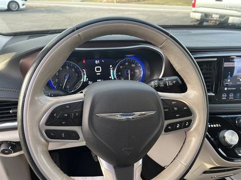 Used 2020 Chrysler Pacifica Limited w/ Tire & Wheel Group image 22